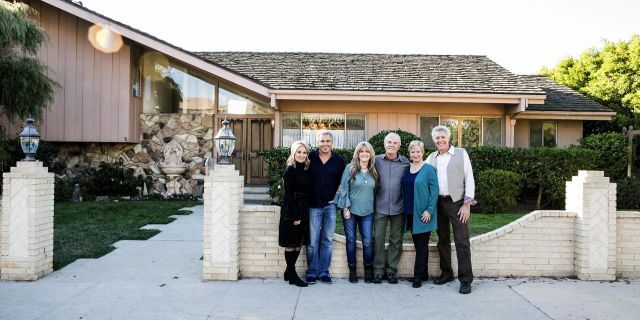 Brady Bunch cast: (left to right) Maureen McCormack / Marsha Brady, Christopher Knight / Peter Brady, Susan Olsen / Cindy Brady, Mike Lookinland / Bobby Brady, Eve Plumb / Jan Brady &amp; Barry Williams / Greg Brady in front of the original Brady home, as seen in "A Very Brady Renovation."