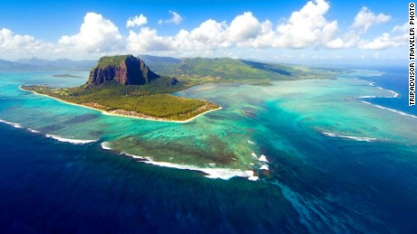 Underwater waterfall and 13 other Mauritius must-sees