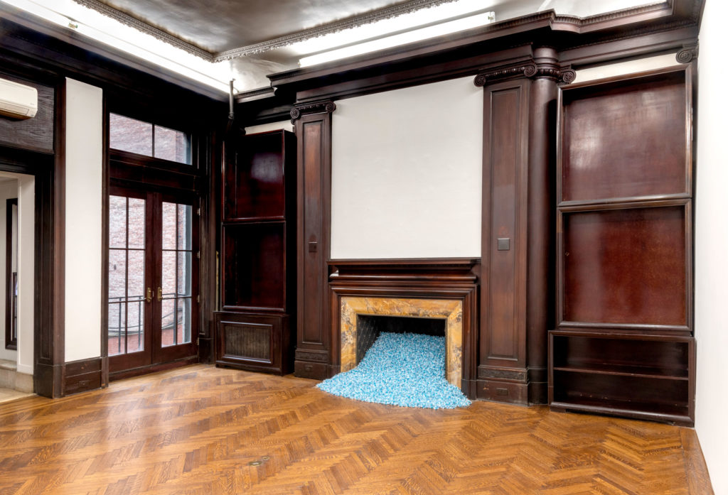 Installation view of Felix Gonzalez-Torres’s “Untitled” (Revenge), 1991, at Front Desk Apparatus.