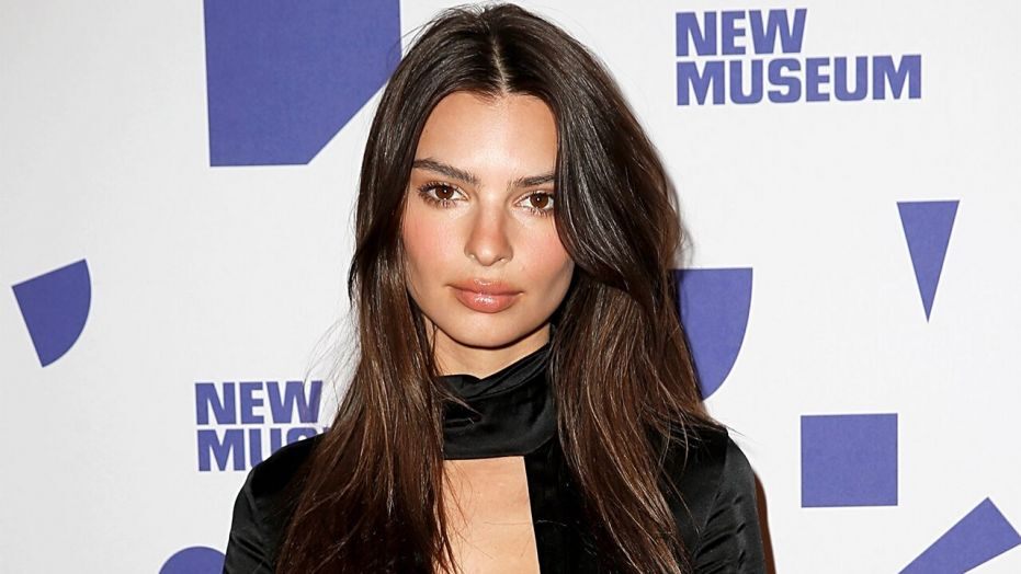 Get the Look: Emily Ratajkowski's gorgeous glow