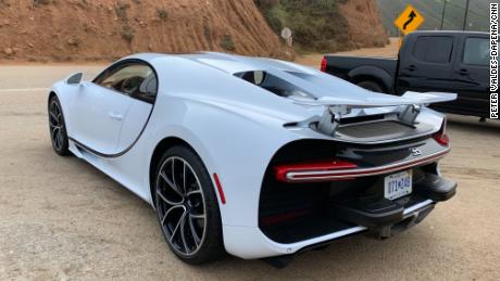 The Bugatti Chiron&#39;s rear wing raised automatically to allow heat to drift away from its big engine.