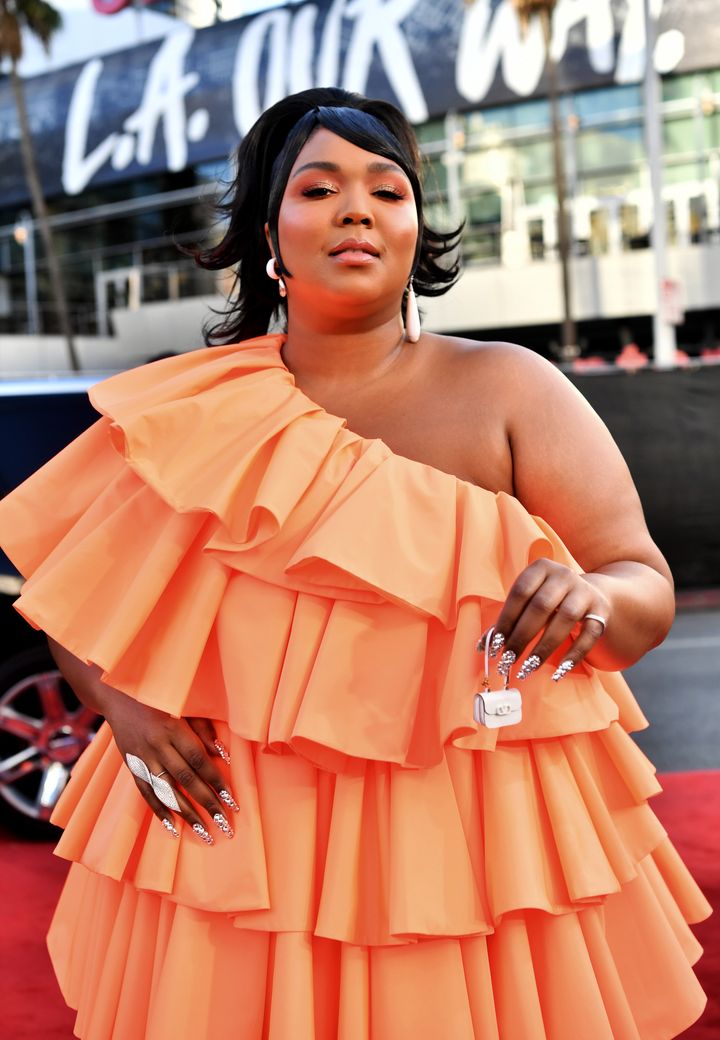 Lizzo attends the 2019 American Music Awards.