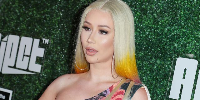 Rappers Iggy Azalea and Playboi Carti have told Atlanta police that $366,000 worth of jewelry was stolen from their rental home.