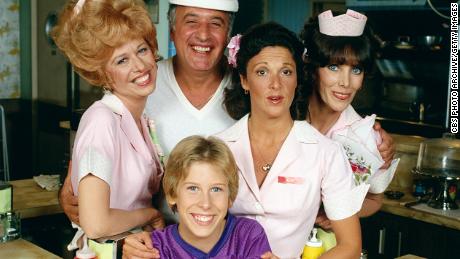 The &quot;Alice&quot; cast from left to right: Polly Holliday, Vic Tayback, Philip McKeon, Linda Lavin and Beth Howland.