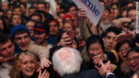 How Bernie Sanders became the Democratic primary&#39;s early front-runner