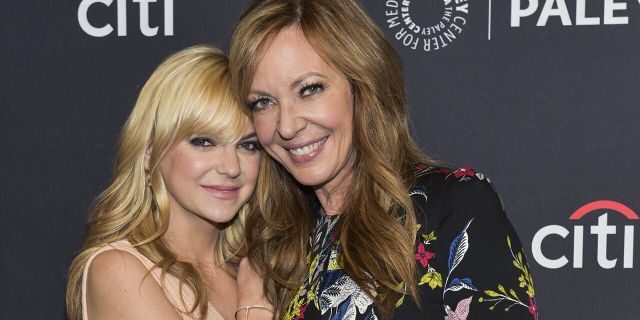 Anna Faris, left, and her "Mom" costar Allison Janney attend 2018 PaleyFest Los Angeles - CBS's "Mom" at Dolby Theatre on March 24, 2018 in Hollywood, California. (Photo by Rodin Eckenroth/WireImage)