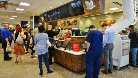 Wawa goes after the dinner crowd with burgers and chicken sandwiches