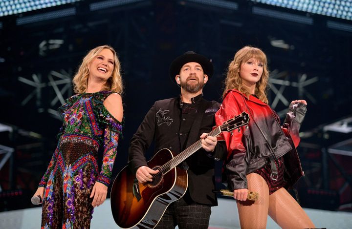Jennifer Nettles (left) performs with Sugarland band mate Kristian Bush and Taylor Swift in 2018.