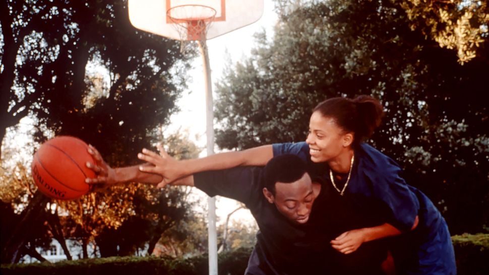 Omar Epps and Sanaa Lathan in "Love & Basketball."