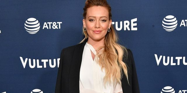 Hilary Duff showed off a new hairstyle on Sunday. 