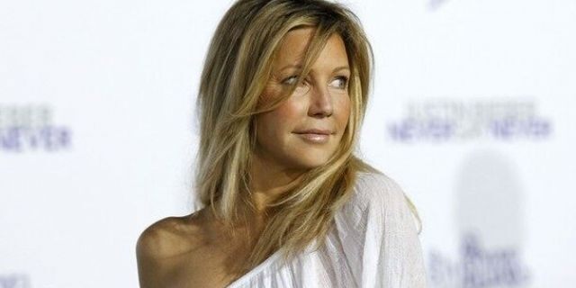 Heather Locklear revealed that she is one year sober.