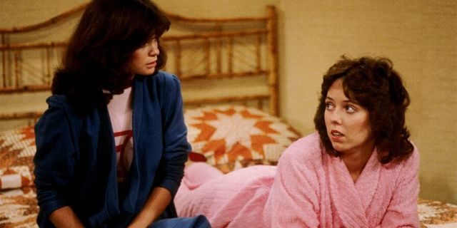 MacKenzie Phillips (R) and Valerie Bertinelli in the original 'One Day at a Time.'