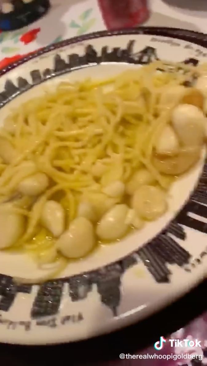 Spaghetti aglio e aglio e aglio e aglio e olio.