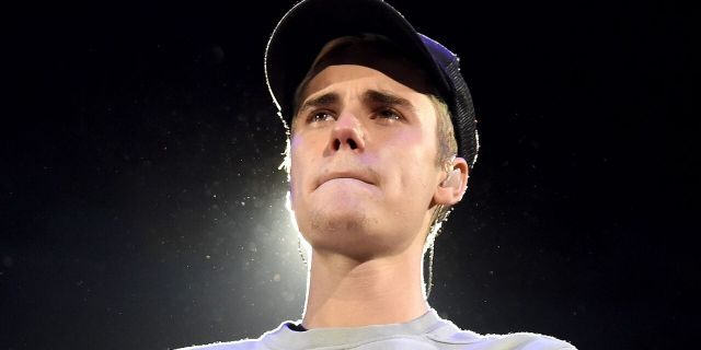 Singer/songwriter Justin Bieber performs onstage during An Evening With Justin Bieber at Staples Center on November 13, 2015 in Los Angeles, Calif.